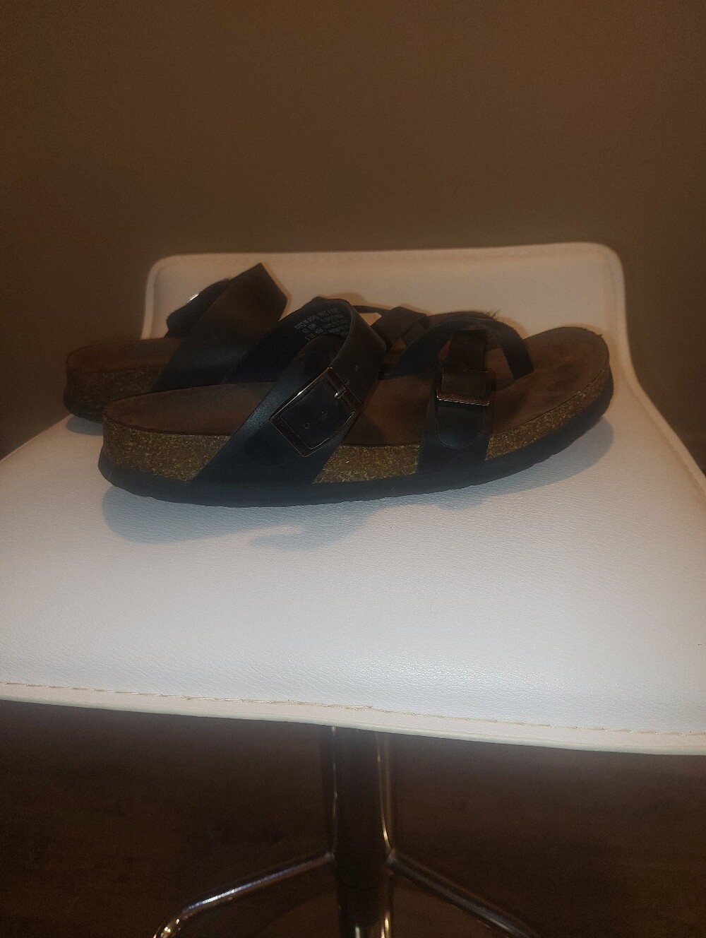 Black Woman's Leather Cross-Strap Sandals Size: 8